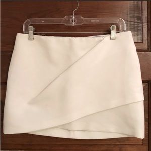 🤍 Zara White Crepe Mini Skirt